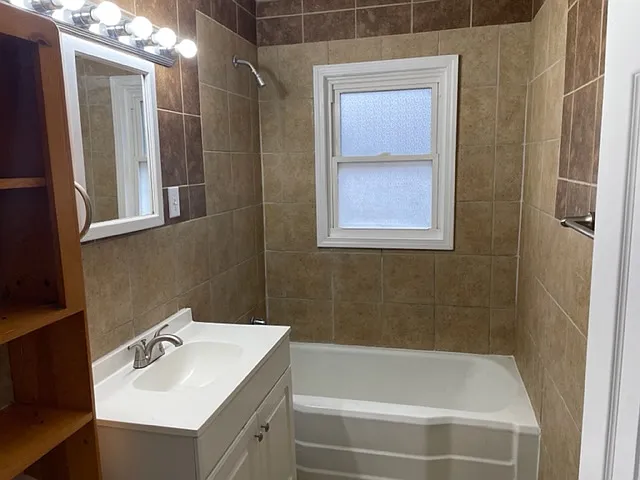 210 E Georgia St — Photo 9
