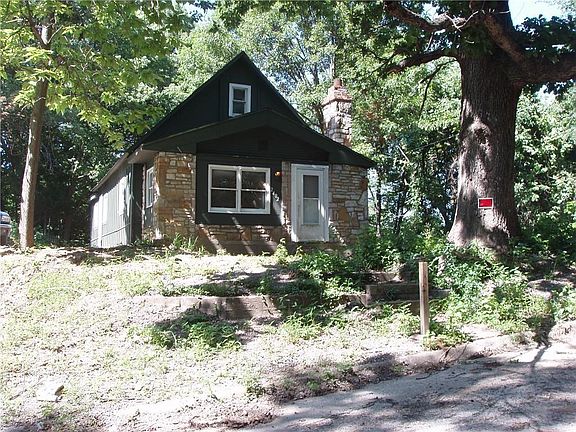 2nd image of 2402 Pacific Ave
