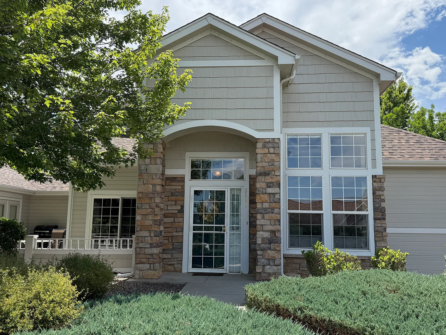 8300 Fairmount Dr — Photo 2
