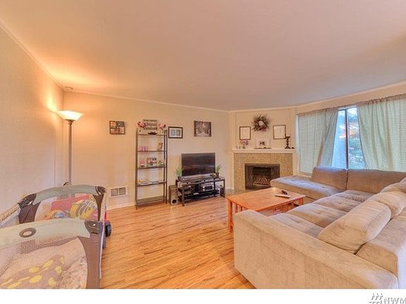 3rd image of 4006 S 158th St APT A
