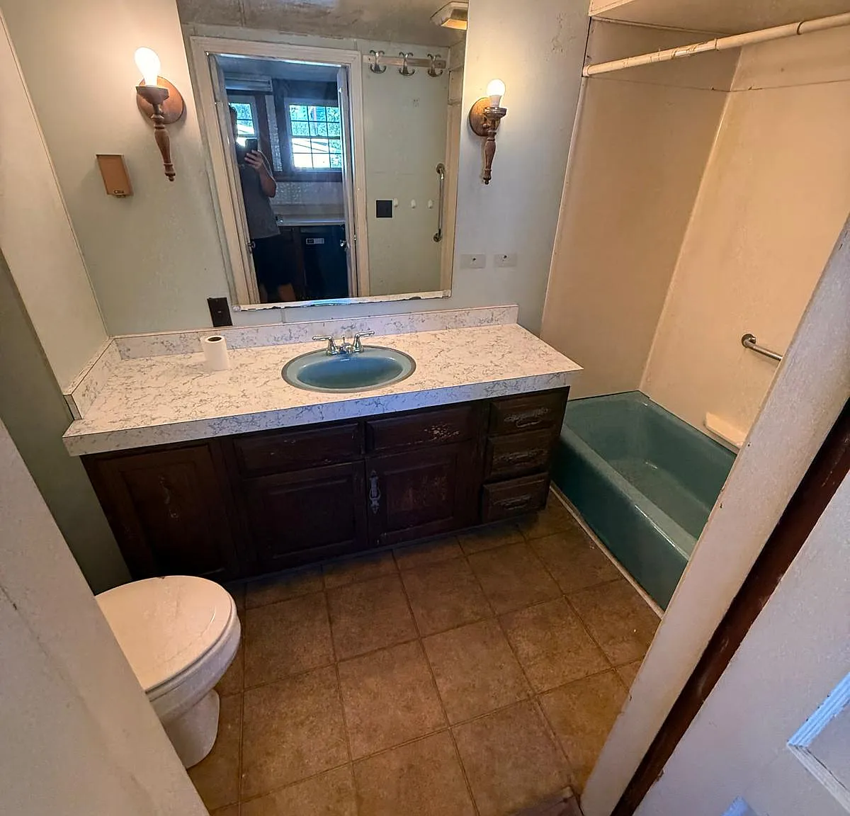 4 bed, 1284 sqft, $2,300 — Photo 3