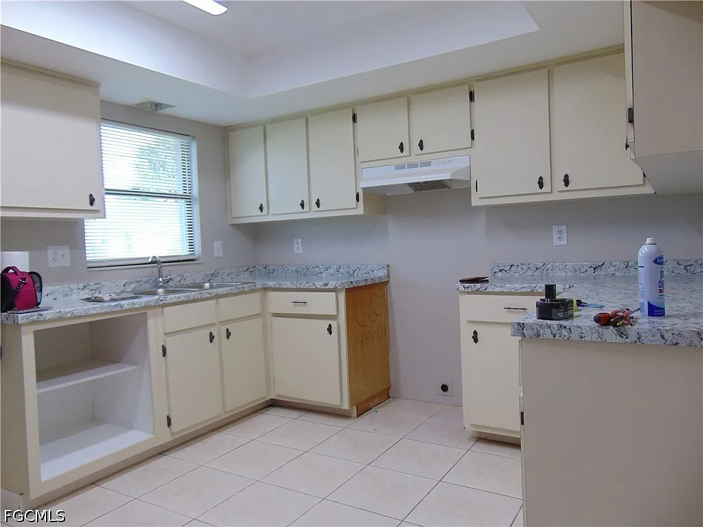 3 bed, 2.0 bath, 1405 sqft, $1,600 — Photo 2