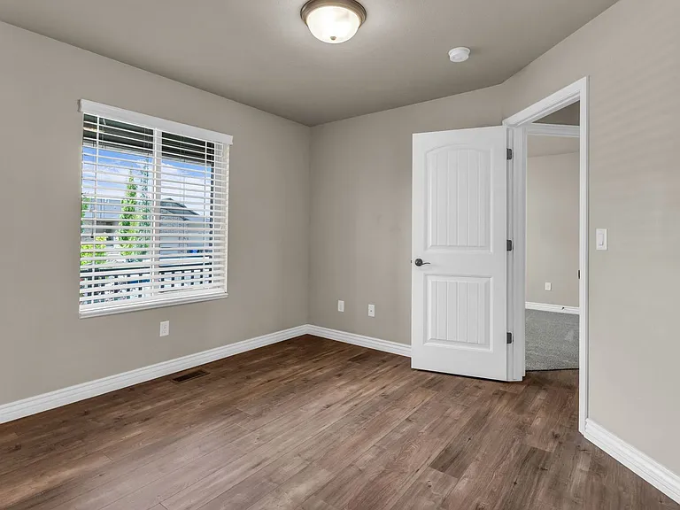 1377 S 4300 W — Photo 12
