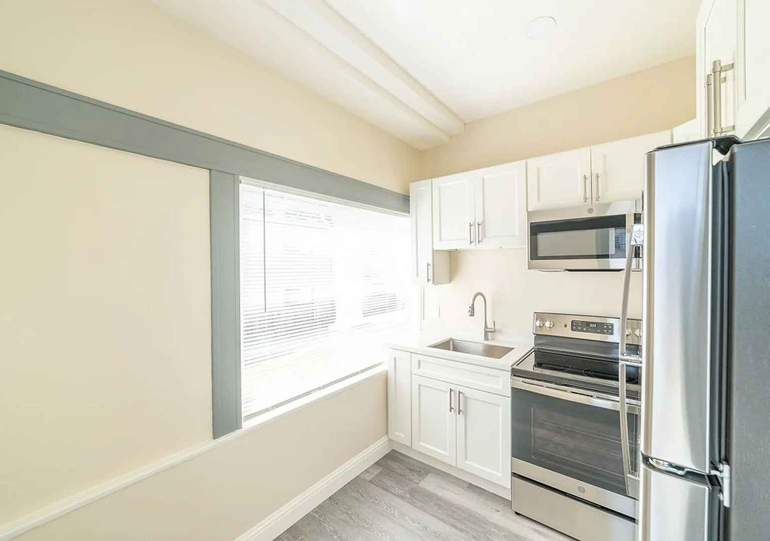 395 Palm — Photo 2