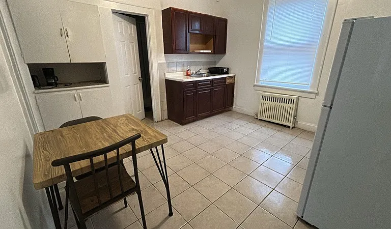 370 E 18th St #3 — Photo 2