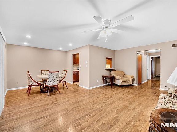 4th image of 825 Riverside Avenue #13