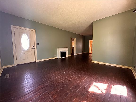 5th image of 125 S Black Ave