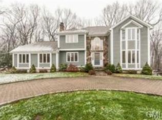 19 Classic Dr, Trumbull, CT 06611