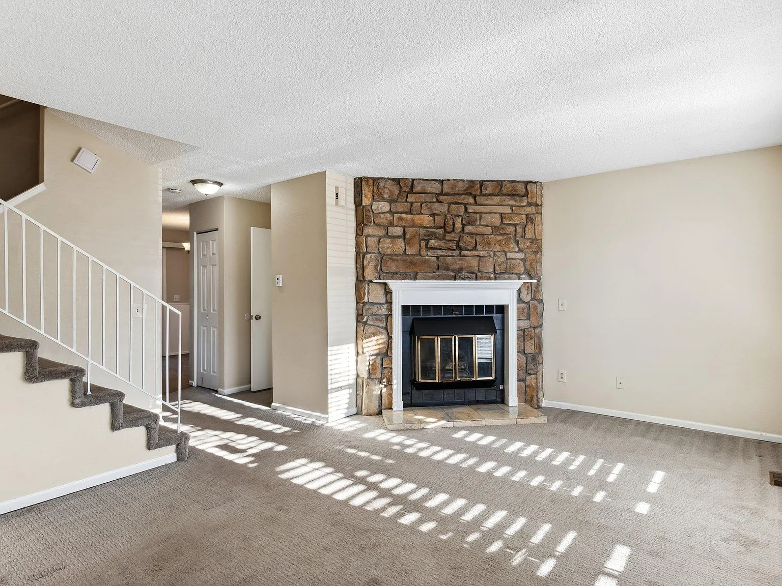 1619 S Ivory Cir — Photo 3