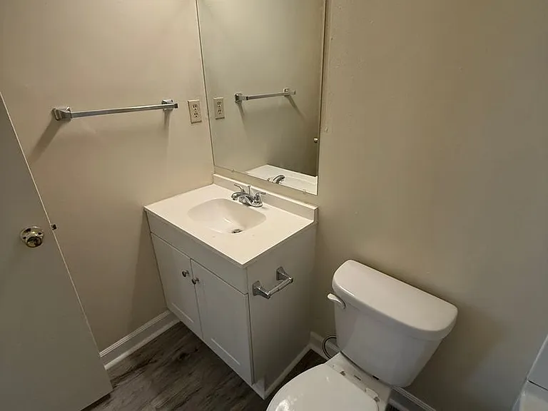 586 Franklin St — Photo 30
