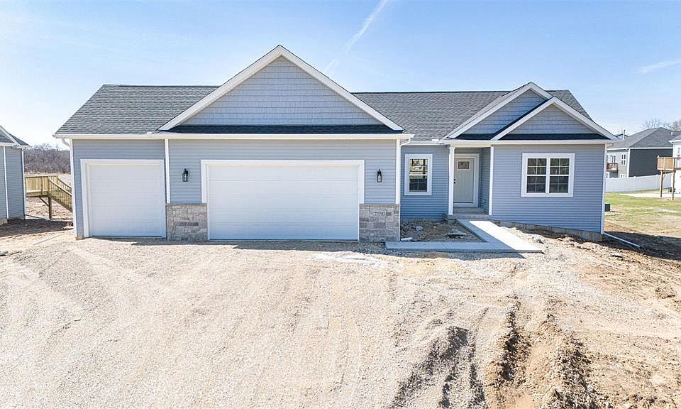 1st image of 425 Village Lane