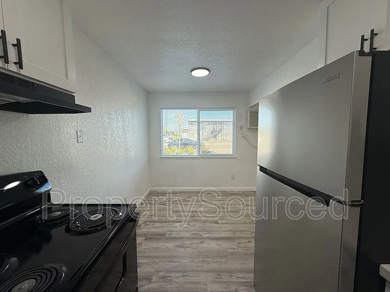 911 H St #2 — Photo 10