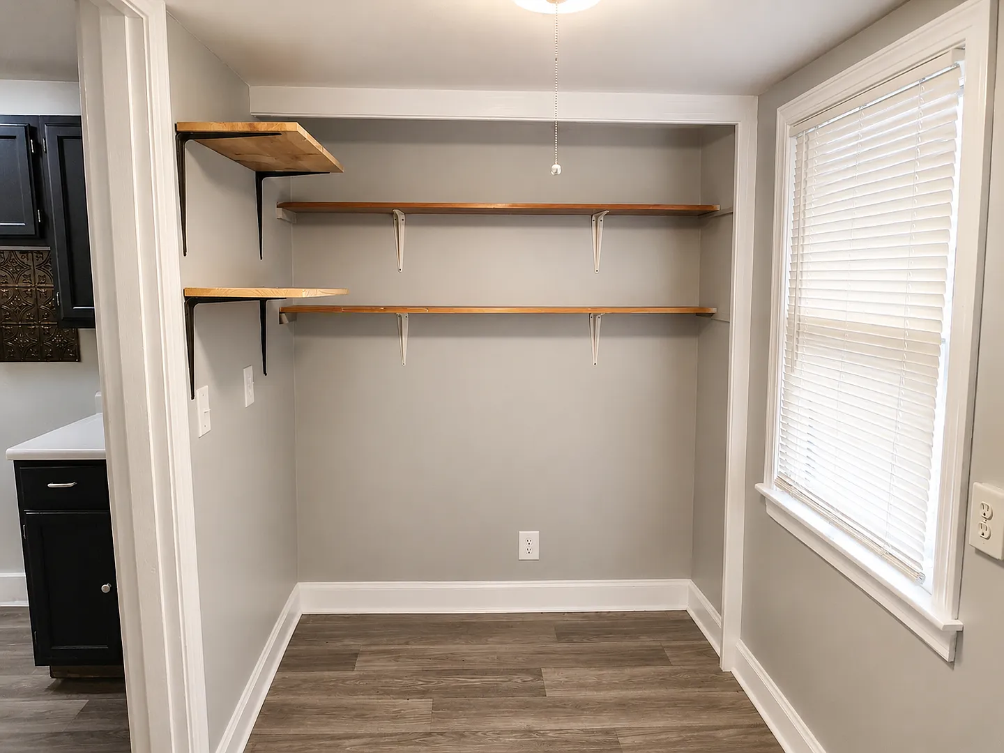Cute And Cozy 2bd/1ba Leasing Special Move In By 9/15/2026 And Receive 50% Off Of Your Deposit. — Photo 4