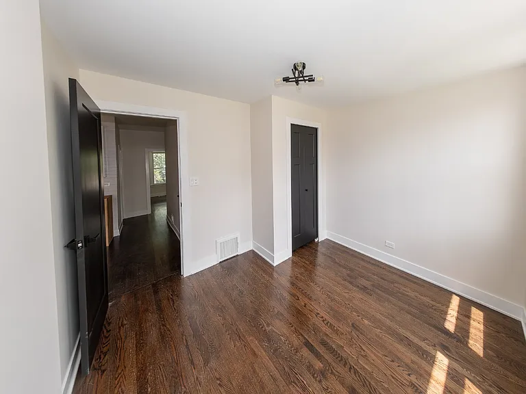 3233 W Berteau Ave — Photo 11