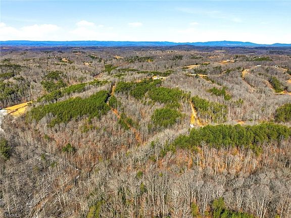 4th image of 1324 Hardie Mabe Rd