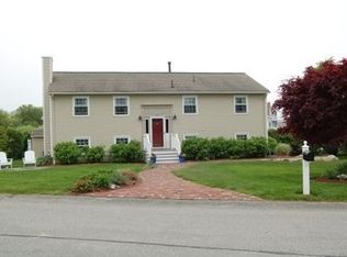 44 White Swan Dr, Narragansett, RI 02882