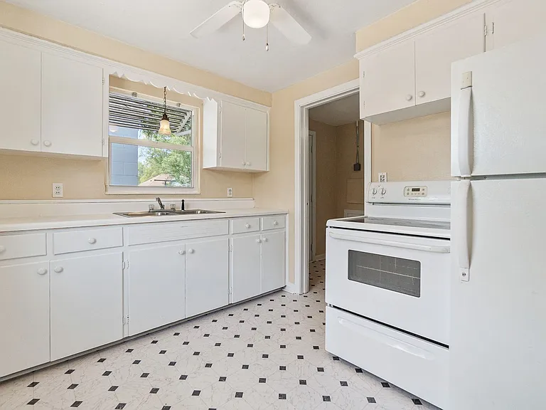 608 Missouri Ave — Photo 18
