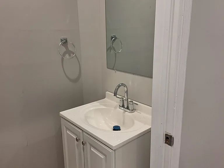 5635 Lansdowne Ave — Photo 3