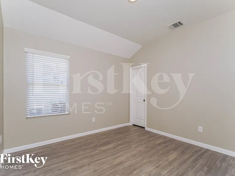 1204 Treehouse Ln — Photo 14