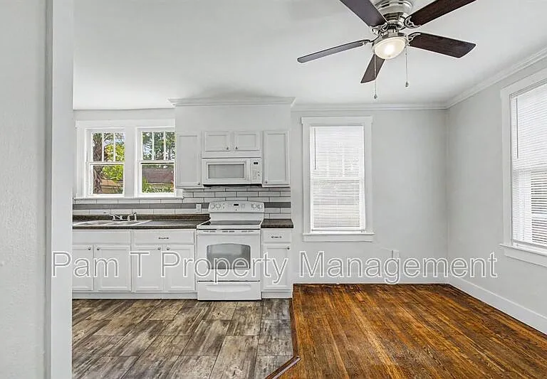 815 E 32nd St #B — Photo 10