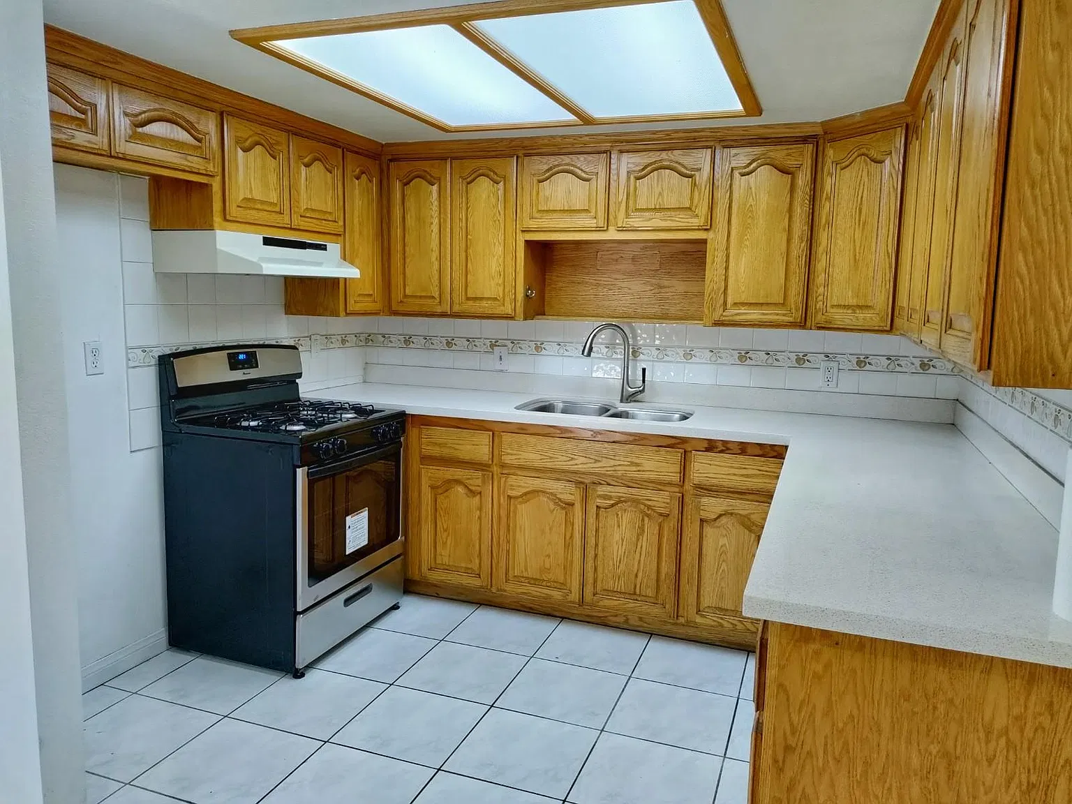 3 bed, 2.5 bath, 1351 sqft, $2,850 — Photo 3