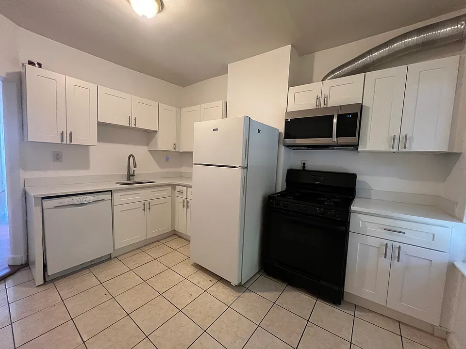 848 Huntington Ave #3
