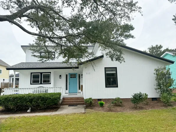 111 SE 19th St, Oak Island, NC 28465
