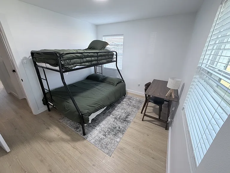 1409 Southmoor Dr — Photo 14