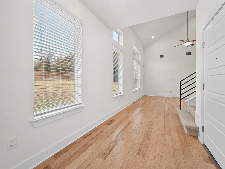 2204 Theseus Pass — Photo 4