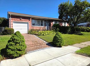 29 Oregon St, Deer Park, NY 11729