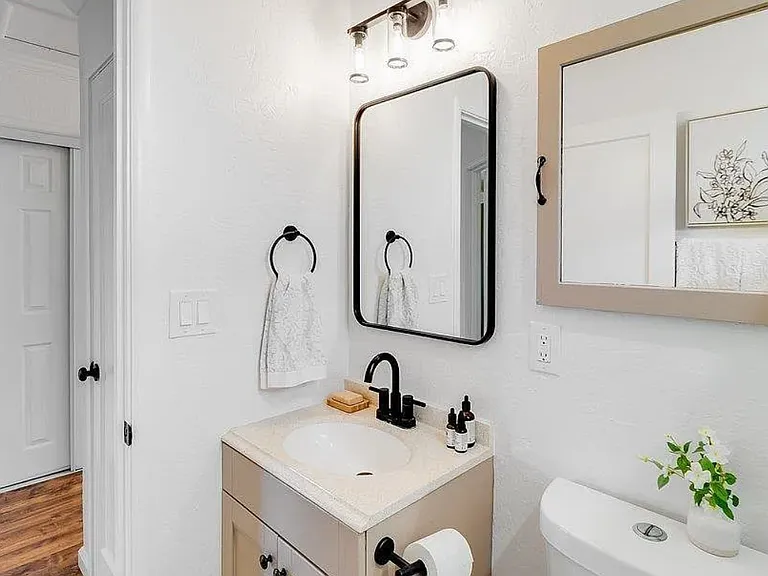 2725 Argyll Ave — Photo 1