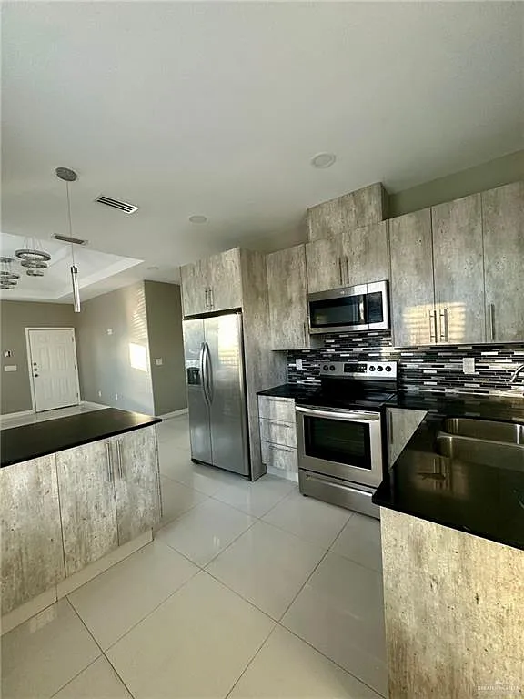 3 bed, 2.0 bath, 1150 sqft, $1,250 — Photo 3