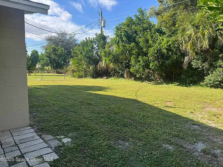 Thistleberry Dr — Photo 15