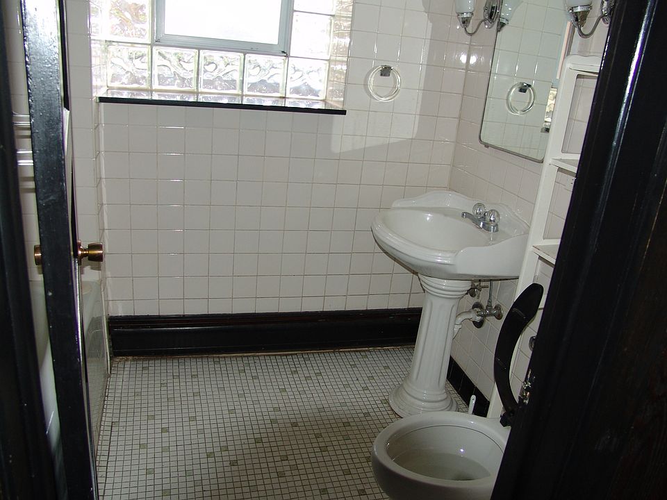 1st image of 1922 S 55th Ct