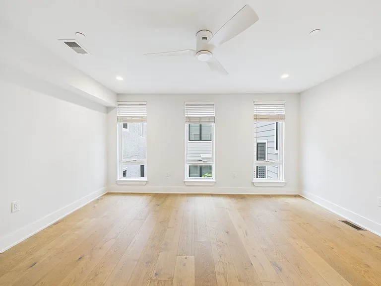 212 Bainbridge St #3 — Photo 13