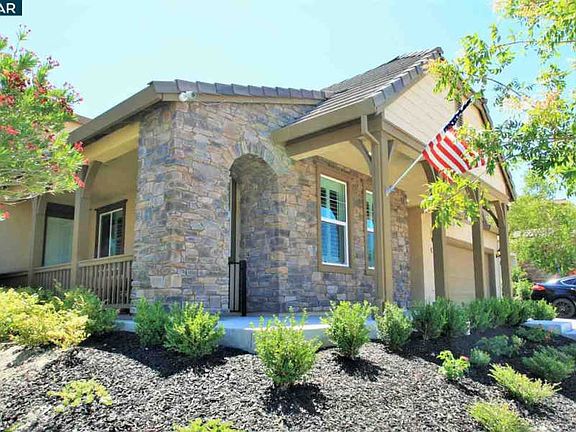 3rd image of 4639 Le Conte Cir
