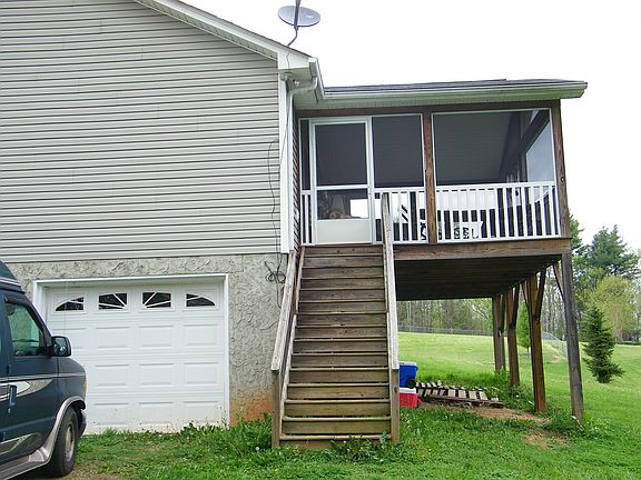Screened in Deck - side view