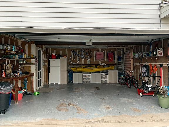 2nd image of 209 Meadowbrook Pkwy E