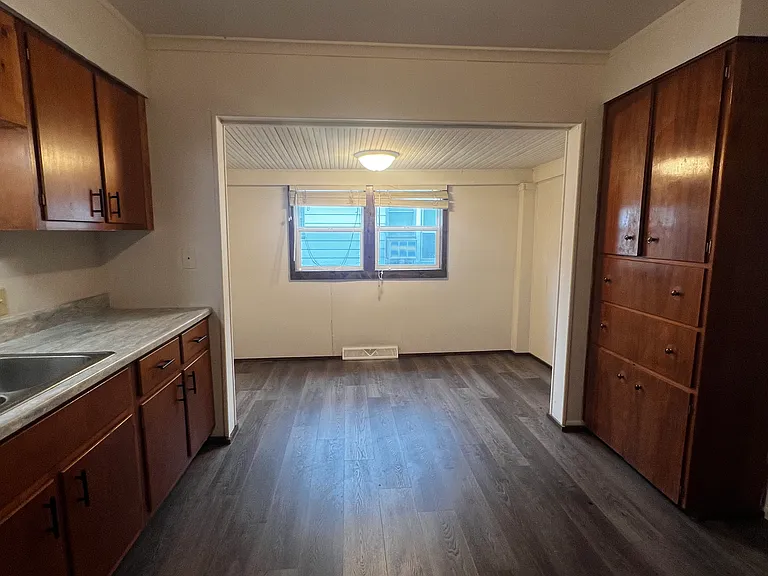 1608 Holmes St — Photo 7