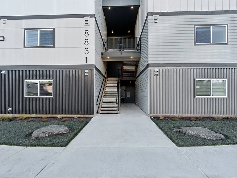 Copperstone Luxury Apartments and Townhomes — Photo 31