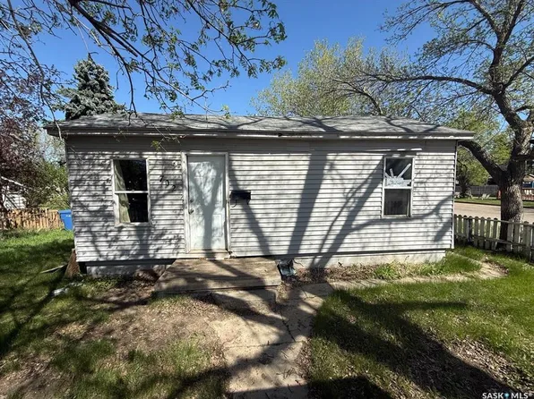702 101st STREET, North Battleford, SK S9A 0Z1