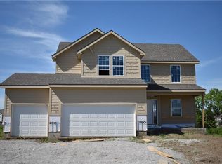 6106 NE 118th St, Kansas City, MO 64156