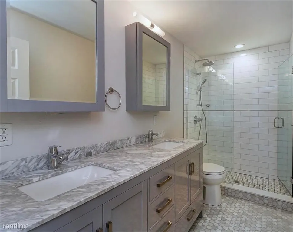 Building Photo - 617 Massachusetts Ave #4