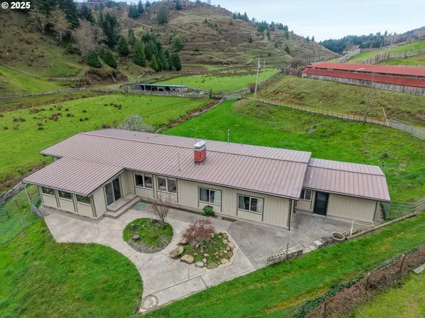 70033 Larsen Ranch Rd, North Bend, OR 97459