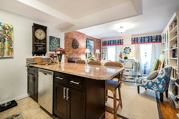 Rented by Perry Associates NYC Inc | media 20