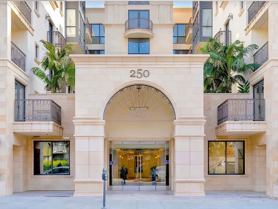 250 S De Lacey Ave #204