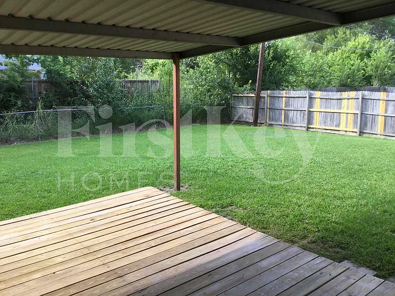 717 Redbud Dr — Photo 16
