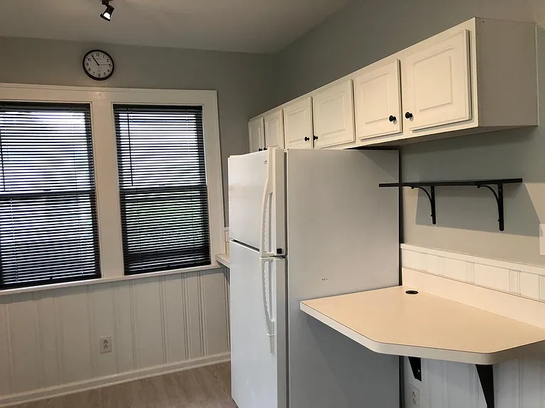 833 College Ave — Photo 10