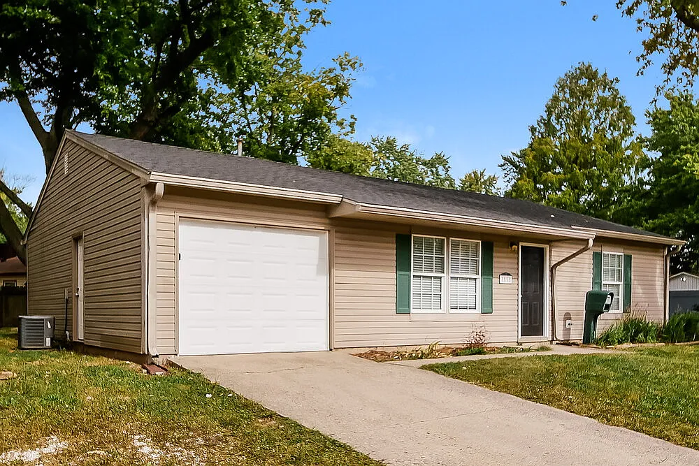 3 bed, 2.0 bath, 1168 sqft, $2,180 — Photo 3