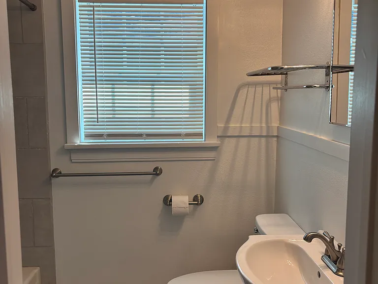 1208 N Ross Ave #A — Photo 16